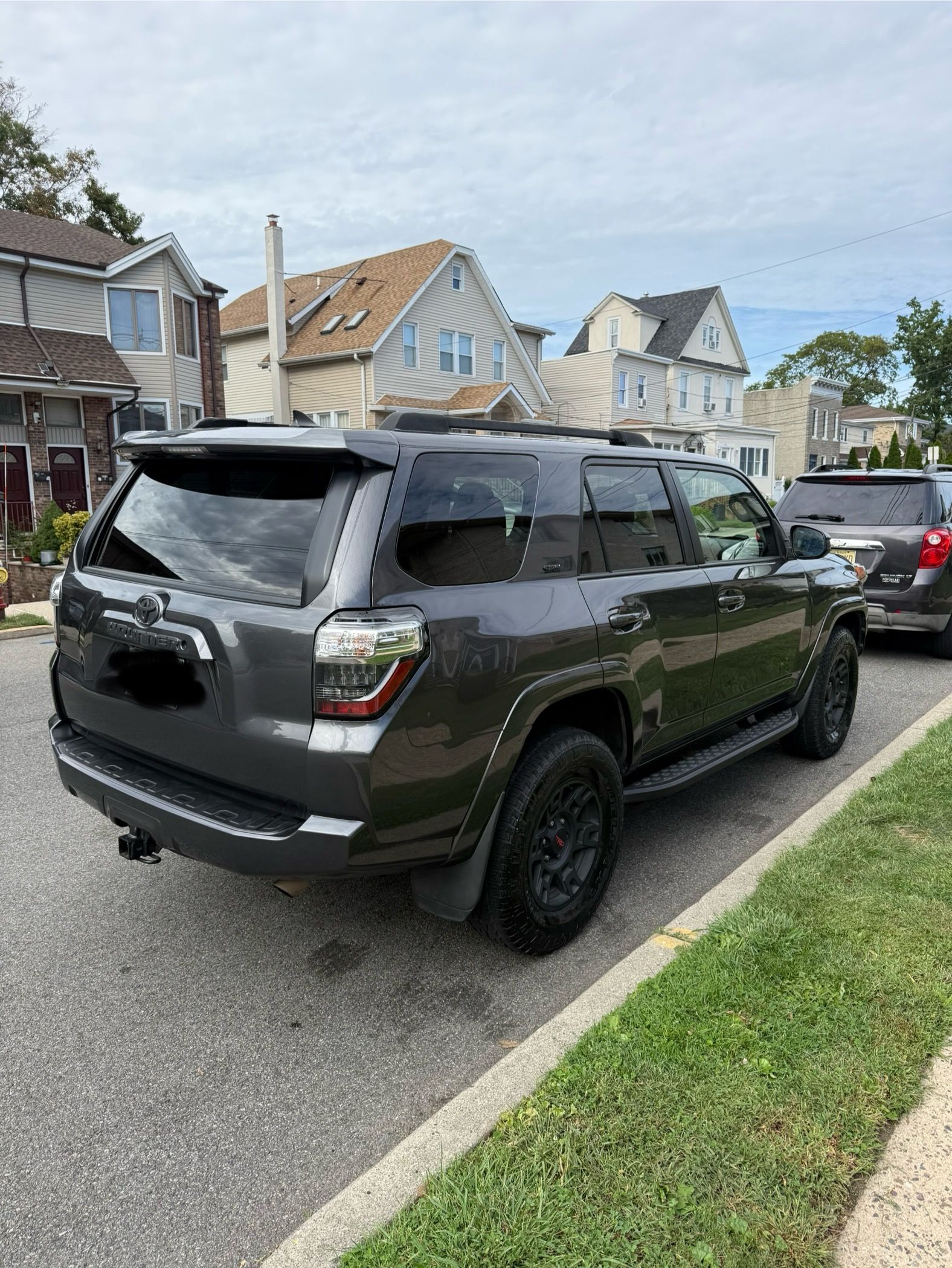 Used 2015 Toyota 4Runner SR5 AWD/4WD image 9