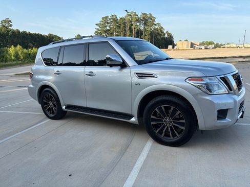 Used 2019 Nissan Armada Platinum w/ Captain's Chairs Package RWD image 4