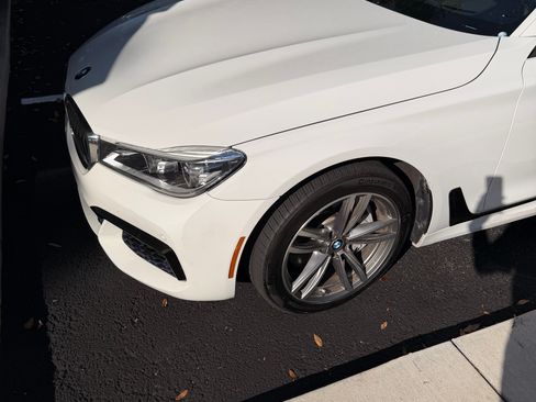 Used 2018 BMW 750i image 12