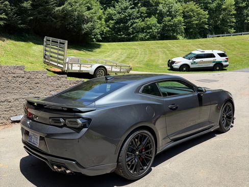 Used 2018 Chevrolet Camaro SS w/ LPO, Ground Effects Package RWD image 5