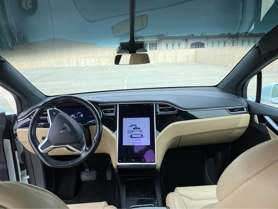 Used 2016 Tesla Model X 60D AWD/4WD image 9
