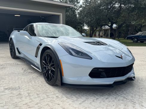 Used 2019 Chevrolet Corvette Z06 w/ Z07 Performance Package image 12