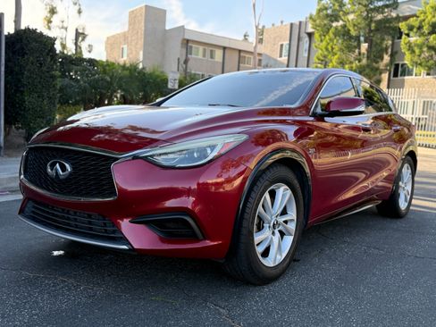 Used 2018 INFINITI QX30 image 1