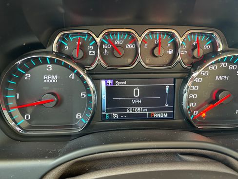 Used 2015 Chevrolet Suburban LTZ image 8