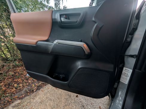 Used 2019 Toyota Tacoma SR5 image 14