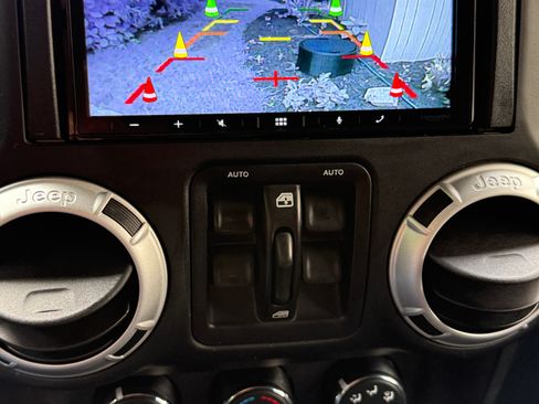 Used 2016 Jeep Wrangler Unlimited Sahara w/ Connectivity Group image 28