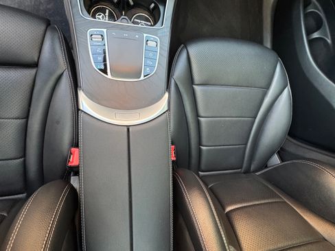 Used 2022 Mercedes-Benz GLC 300 image 10