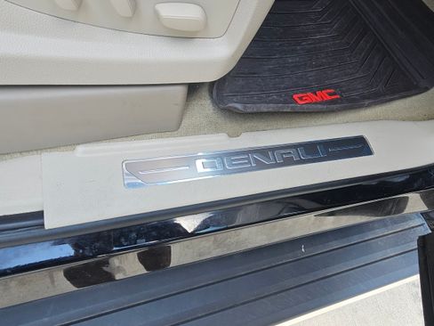 Used 2016 GMC Yukon Denali w/ Open Road Package AWD/4WD image 12