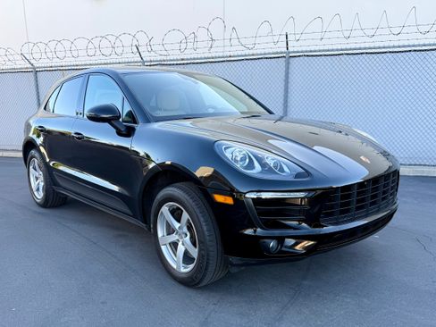 Used 2018 Porsche Macan Sport Edition AWD/4WD image 1
