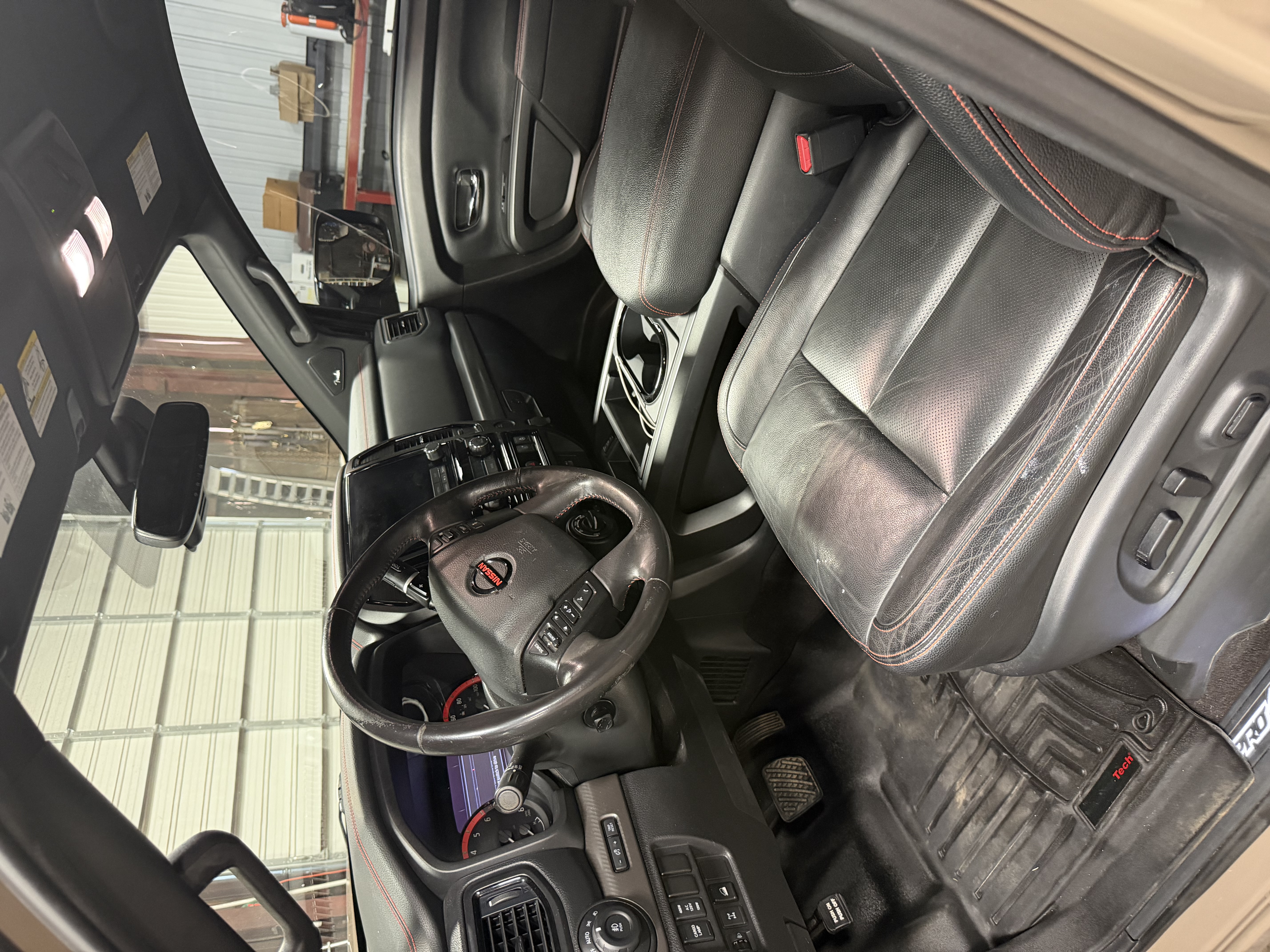 Used 2020 Nissan Titan PRO-4X w/ Pro-4x Convenience Package AWD/4WD image 13