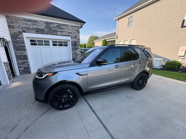 Used 2023 Land Rover Discovery S R-Dynamic AWD/4WD image 1