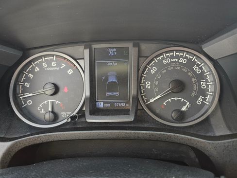 Used 2019 Toyota Tacoma TRD Sport image 11