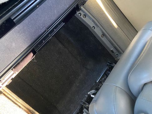 Used 2009 Chrysler Town & Country Touring image 12