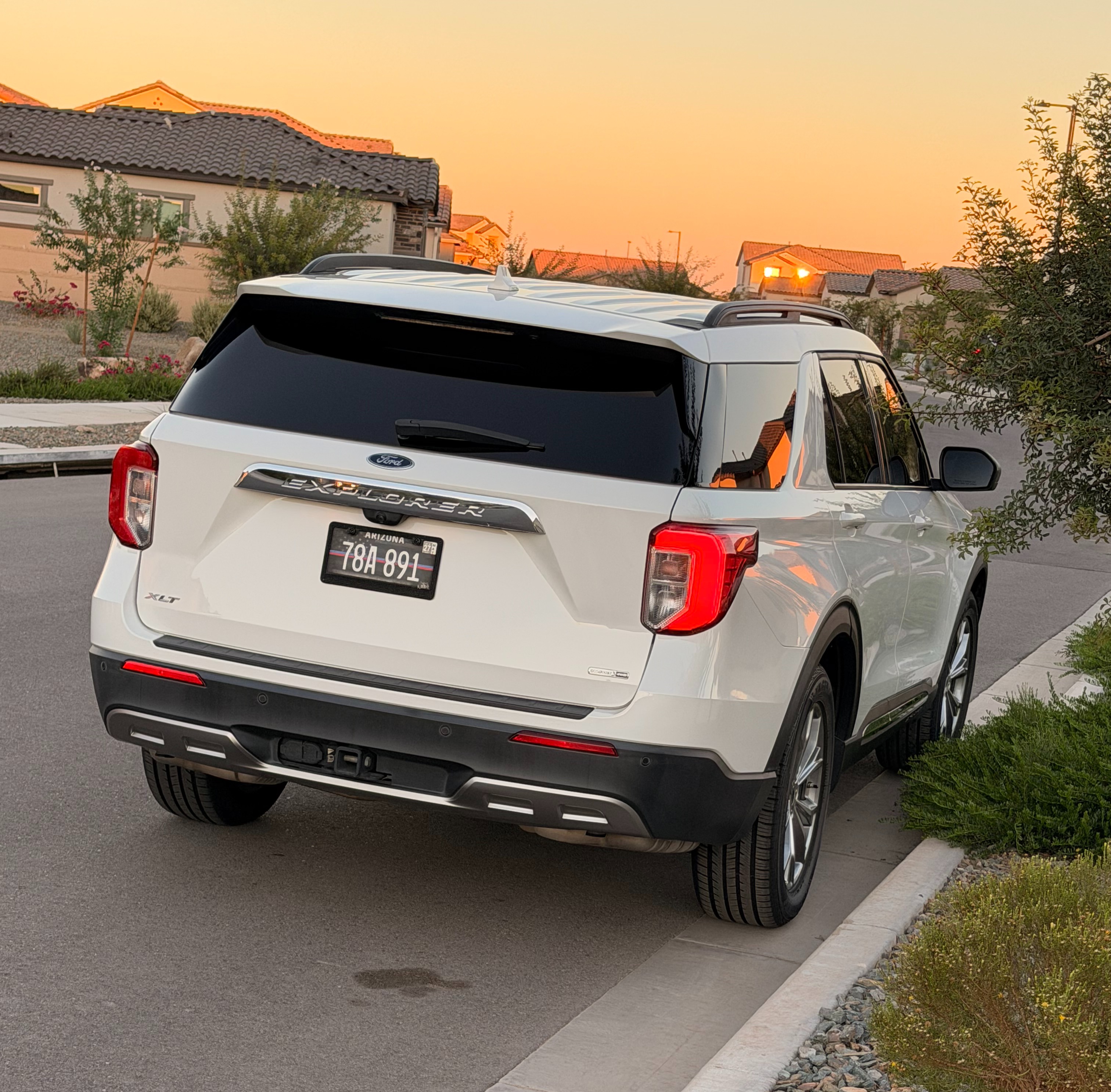 Used 2020 Ford Explorer XLT w/ Equipment Group 202A AWD/4WD image 6