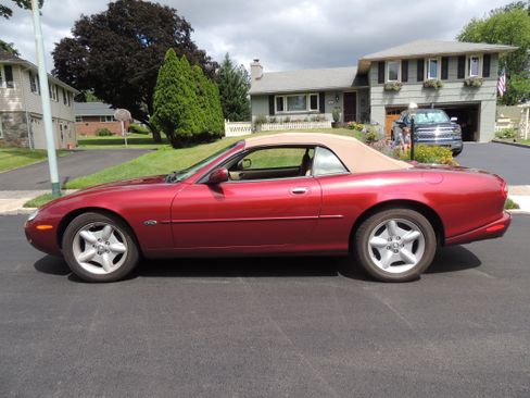 Used 1997 Jaguar XK8 Convertible RWD image 1