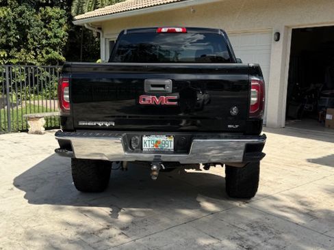 Used 2017 GMC Sierra 1500 SLT w/ SLT Premium Package image 4