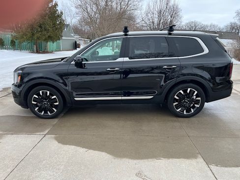 Used 2024 Kia Telluride SX Prestige w/ Towing Package image 2