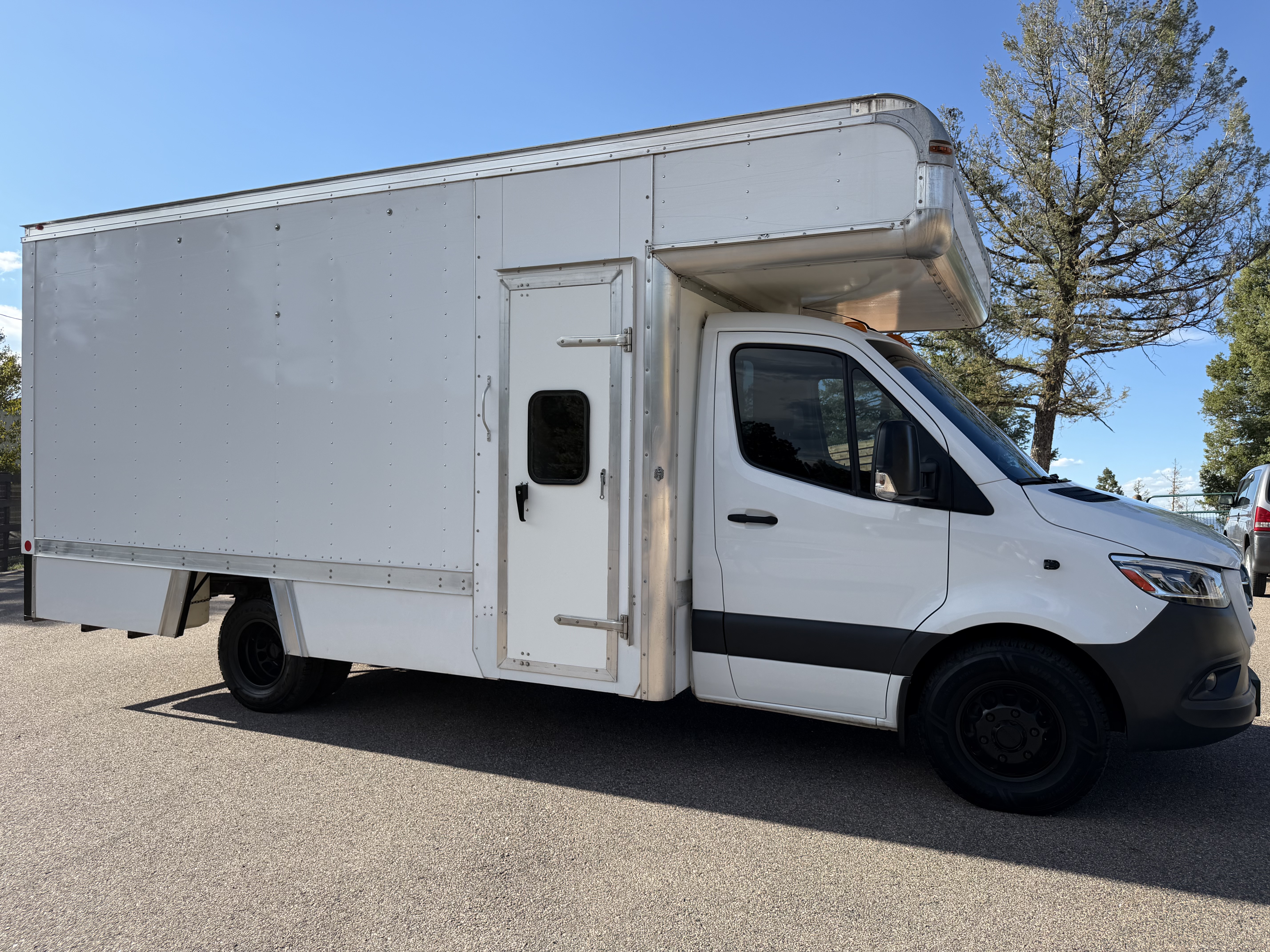 Used 2019 Mercedes-Benz Sprinter 170 image 1