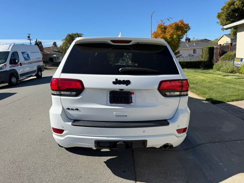 Used 2020 Jeep Grand Cherokee Altitude AWD/4WD image 4