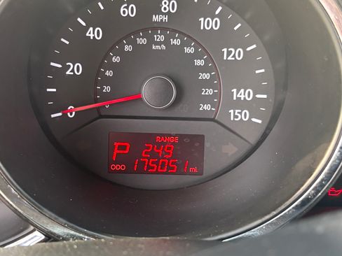 Used 2013 Kia Sorento LX image 5