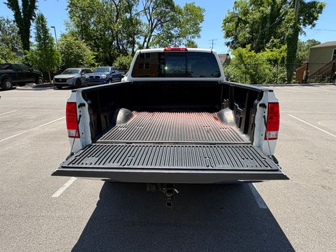 Used 2011 Nissan Titan SV w/ SV Value Truck Pkg AWD/4WD image 4