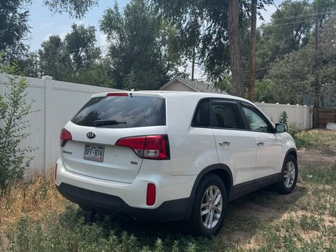 Used 2015 Kia Sorento LX FWD image 2