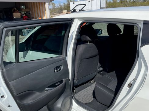 Used 2020 Nissan Leaf SV w/ SV Technology Package FWD image 11