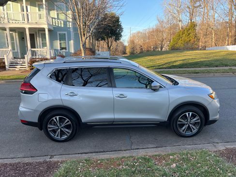 Used 2017 Nissan Rogue SL w/ SL Premium Package image 6