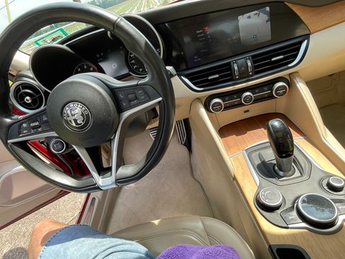 Used 2018 Alfa Romeo Giulia Ti w/ Quick Order Package 22X Lusso image 16