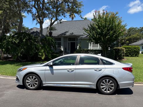 Used 2015 Hyundai Sonata Sport w/ Cargo Package FWD image 2