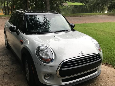 Used 2018 MINI Cooper 4-Door Hardtop image 1