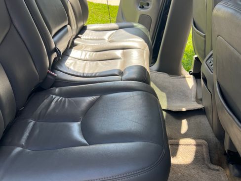 Used 2005 GMC Yukon XL SLT w/ SLT Preferred Equipment Group RWD image 9