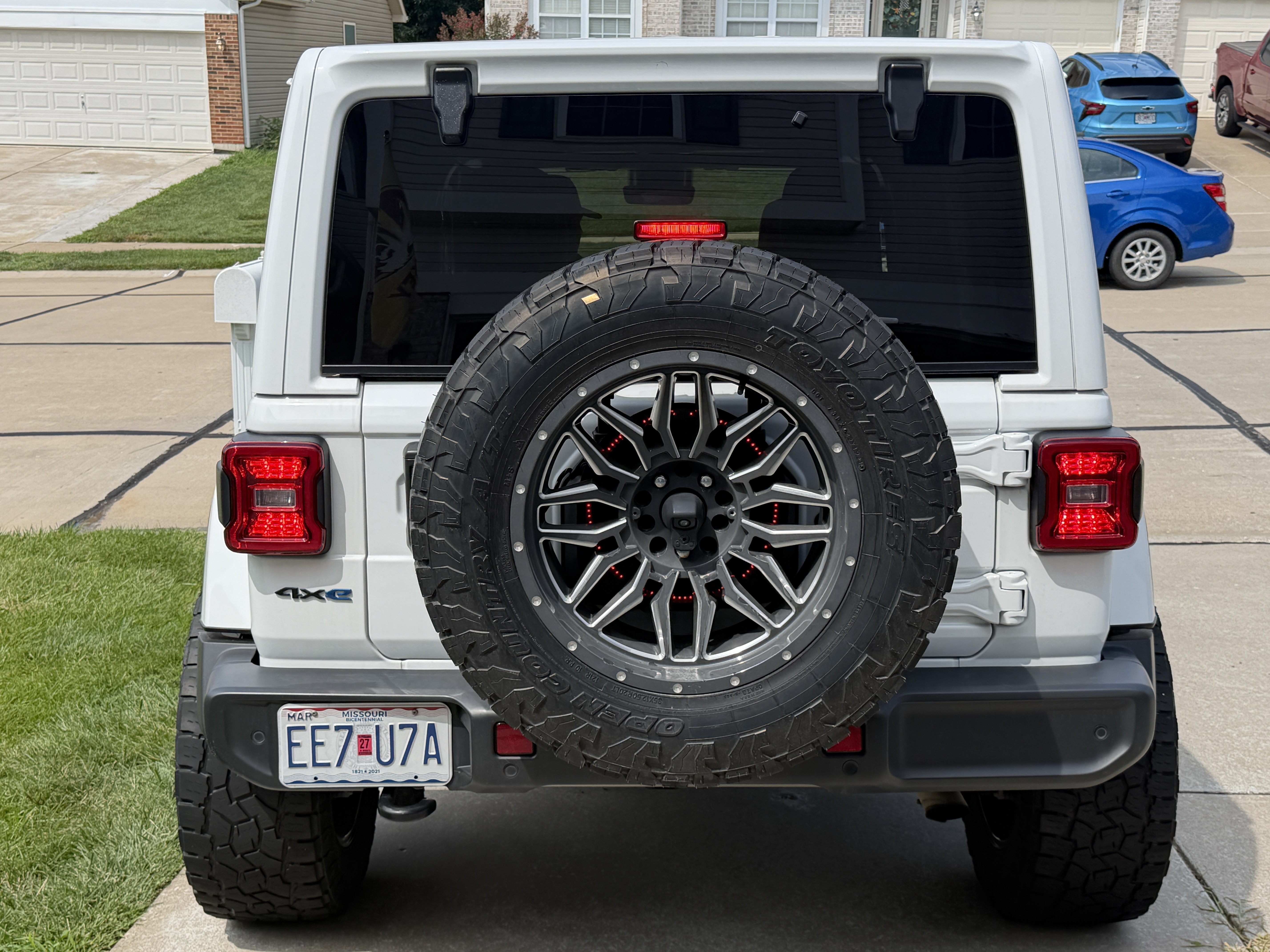 Used 2021 Jeep Wrangler Unlimited Sahara w/ Cold Weather Group AWD/4WD image 10