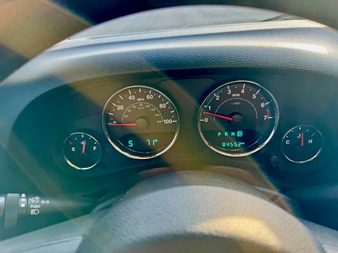 Used 2015 Jeep Wrangler Sport image 15