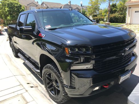 Used 2020 Chevrolet Silverado 1500 LT Trail Boss image 2