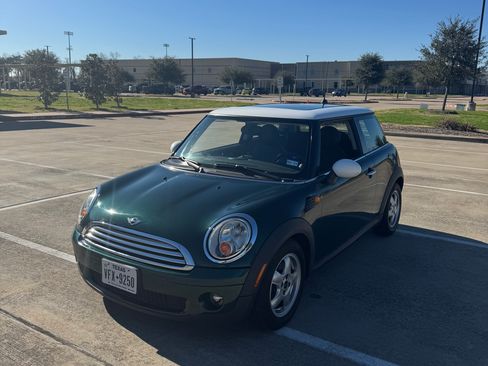Used 2010 MINI Cooper Hardtop image 1