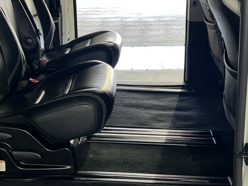 Used 2018 Toyota Sienna SE w/ SE Preferred Package image 21