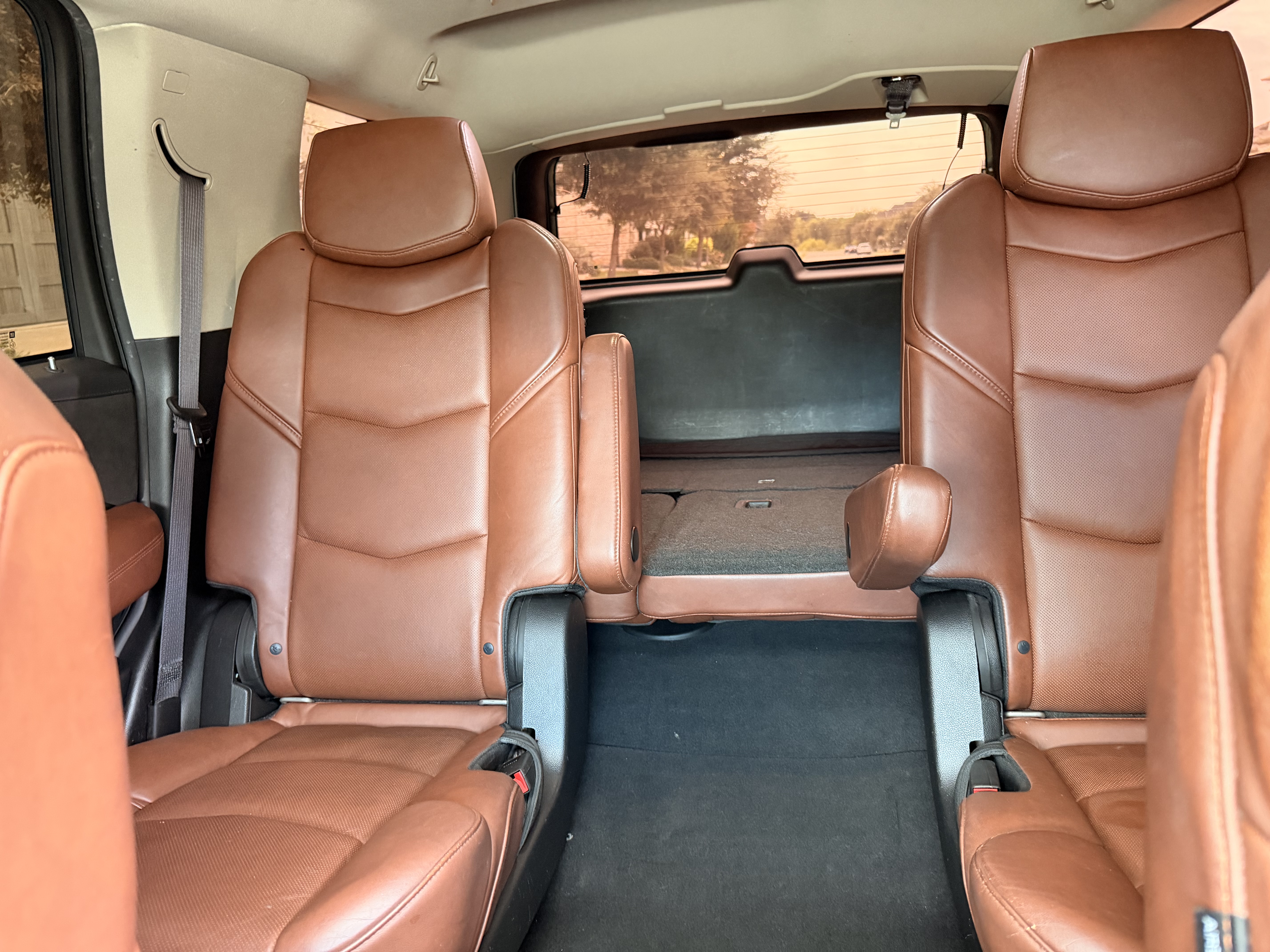 Used 2015 Cadillac Escalade Luxury AWD/4WD image 19