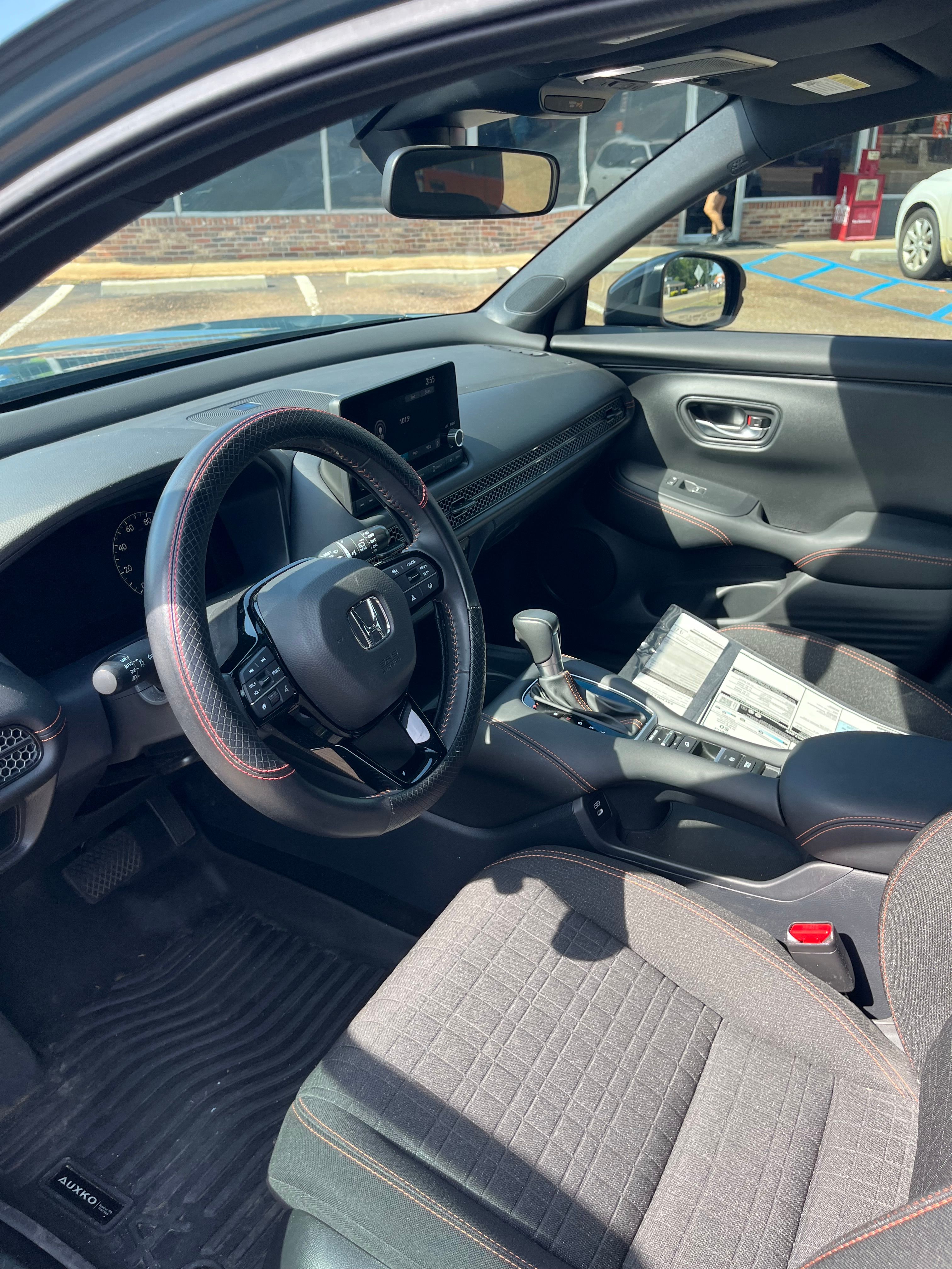 Used 2025 Honda HR-V Sport image 15