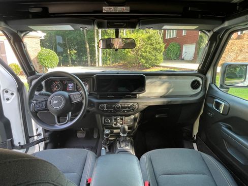Used 2025 Jeep Wrangler Unlimited Sport AWD/4WD image 15
