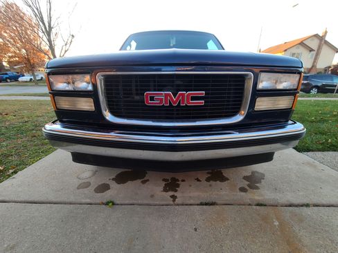 Used 1999 GMC Suburban 2WD w/ Marketing Opt Pkg 2 image 4