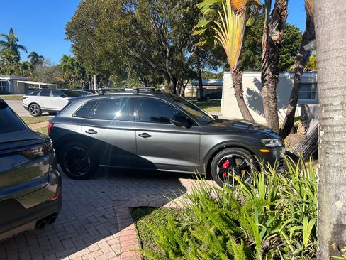 Used 2020 Audi SQ5 Premium Plus w/ Premium Plus Package image 2