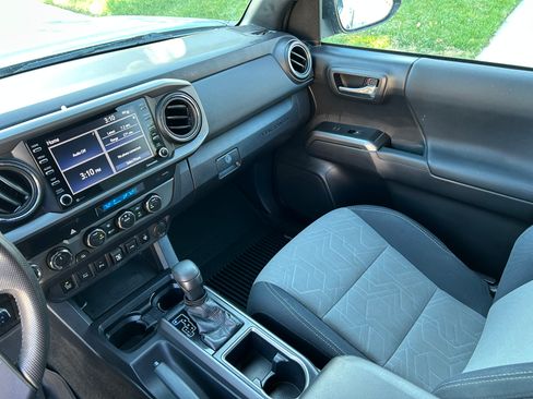 Used 2021 Toyota Tacoma TRD Off-Road w/ Technology Package image 6