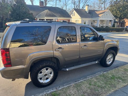 Used 2011 Chevrolet Tahoe LT image 2
