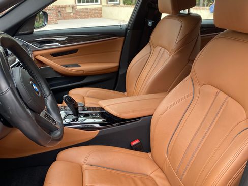 Used 2022 BMW M550i xDrive w/ Premium Package image 10