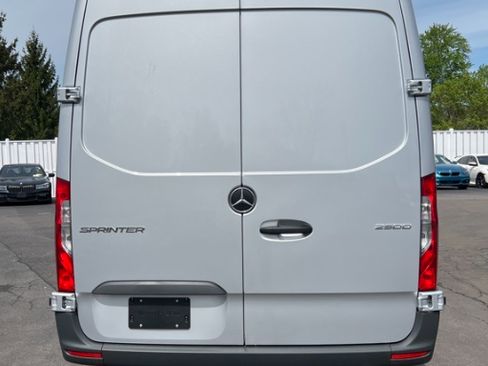 Used 2024 Mercedes-Benz Sprinter 2500 image 14