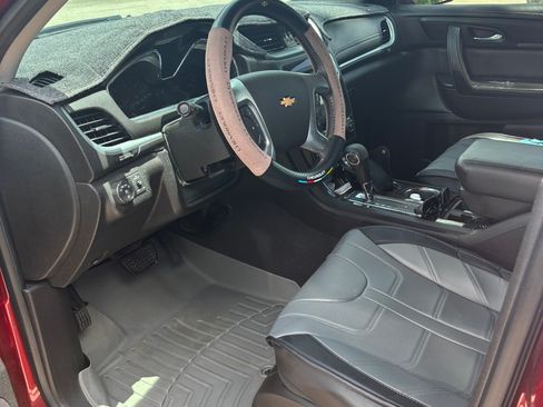 Used 2015 Chevrolet Traverse LT w/ Style and Technology Package FWD image 4