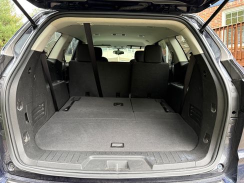 Used 2017 Chevrolet Traverse LT w/ Style and Technology Package image 9