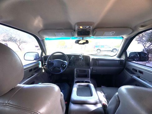 Used 2004 Chevrolet Tahoe Z71 w/ Z71 Preferred Equipment Group image 10