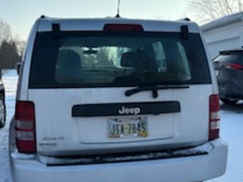 Used 2012 Jeep Liberty Sport image 11